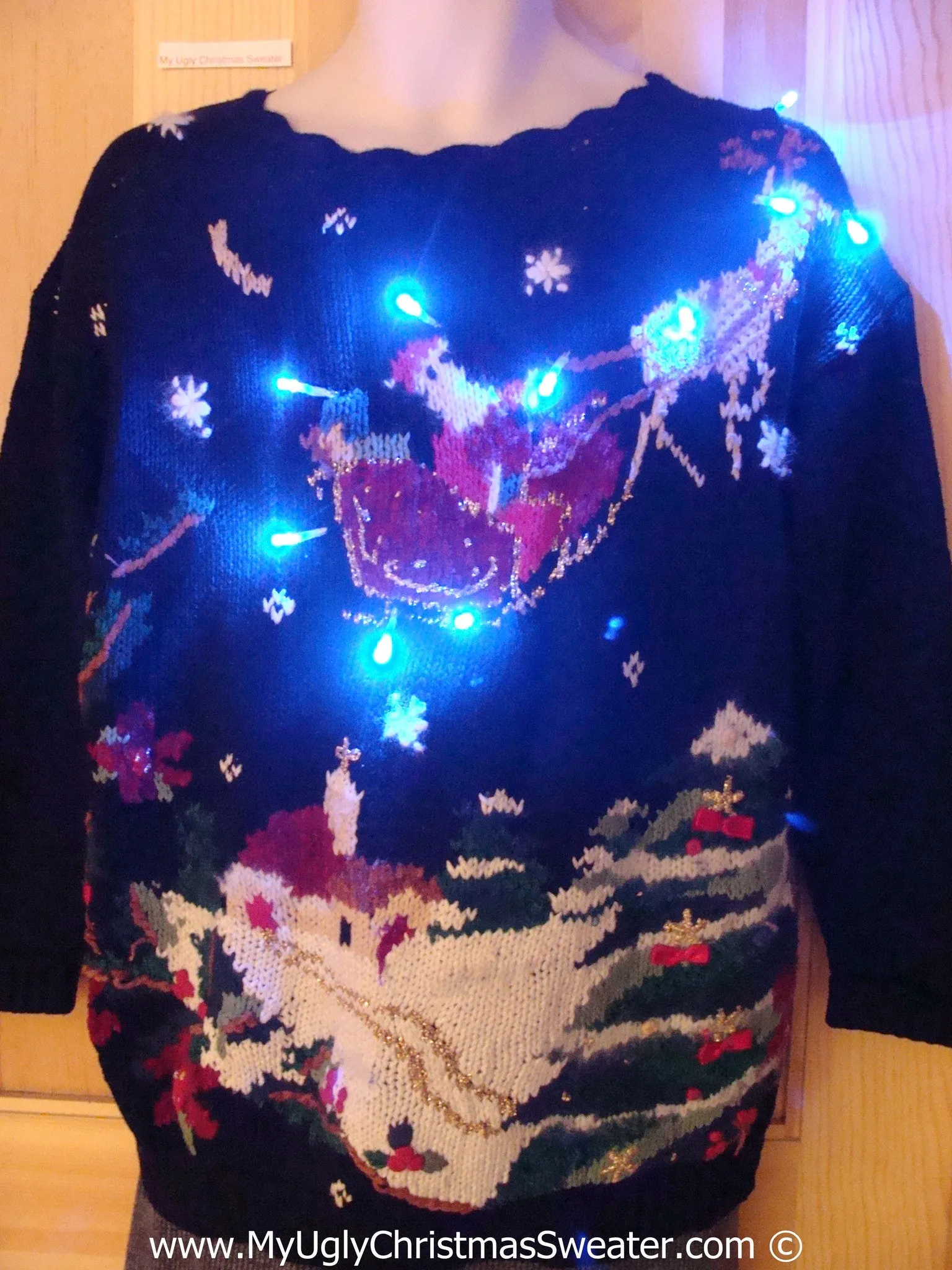 Tacky Xmas Sweater with Lights Santa and Flying Reindeer (g137)